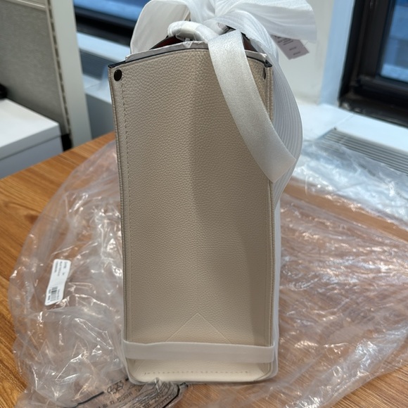 NWT - in complete package - Coach New York Leather Box Tote - Picture 3 of 8